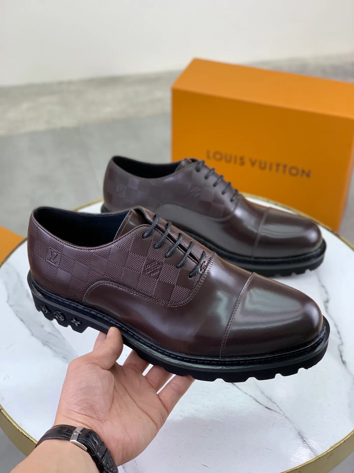 Factory price P820 💎💎💎Top version LOUIS VUITTON [Louis Vuitton] - LV men's business casual leather shoes, luxurious and noble 👞All imported original cowhide, just to create a more comfortable wearing experience, upper: original high-end calfskin➕Imported soft cowhide lining, original lightweight foam outsole✔️Color: 3️⃣colors available Size: 39-44 (38.45 46 can be customized (non-returnable)